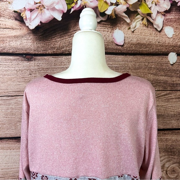 SOLD 🛍️ No Boundaries Women’s Pink Red Gray Abstract Print Soft Sweatshirt - Picture 4 of 7